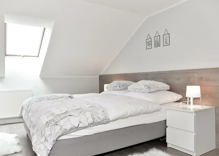 Dwupoziomowy Na Stoku - Apartamentuj شقة كارباش